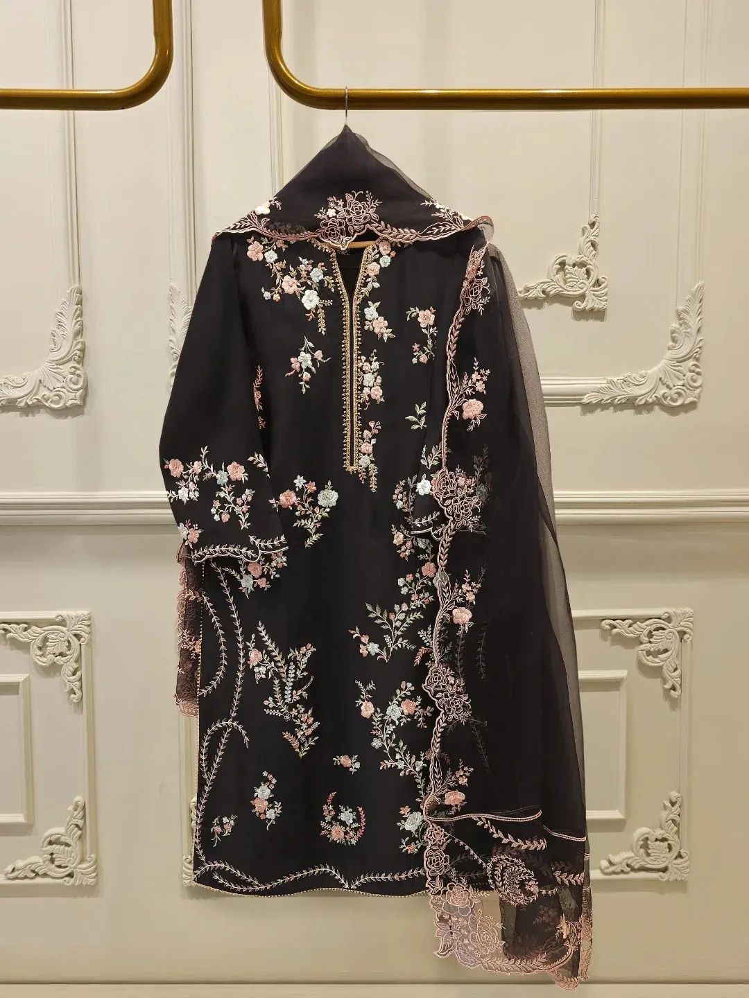 Haniya Embroidered 3PC-Lawn